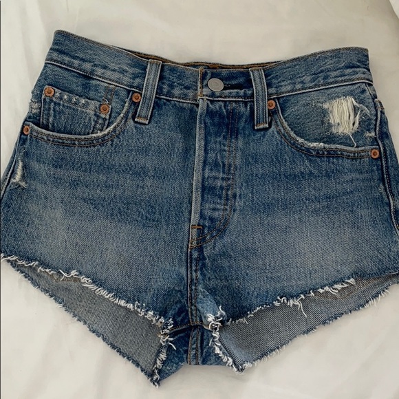 LEVIS SHORTS! - Picture 3 of 7